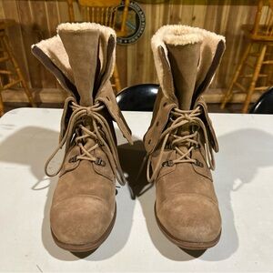 Women’s Size 11 UGG Gradin lace-up combat boots